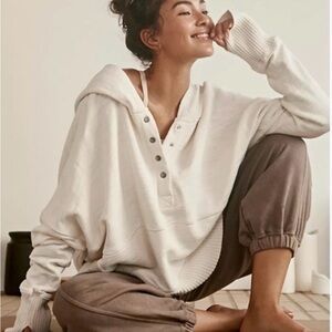 Free People Solid Honey Dove Pullover sz.medium